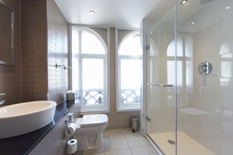 Bathroom 3, Thistle London Piccadilly, London