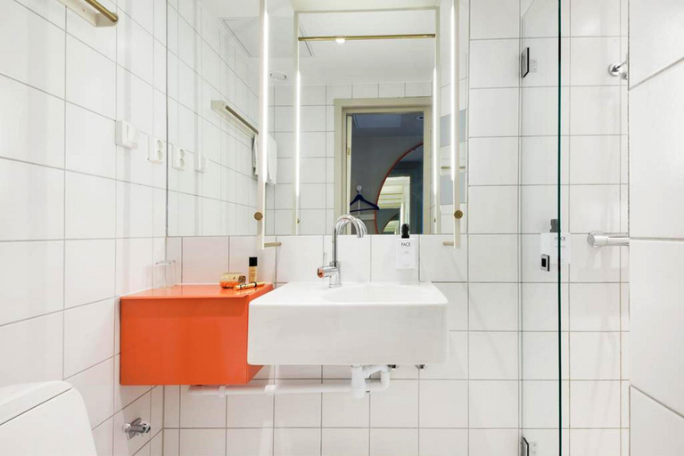 Bathroom 4, Scandic Karl Johan, Oslo