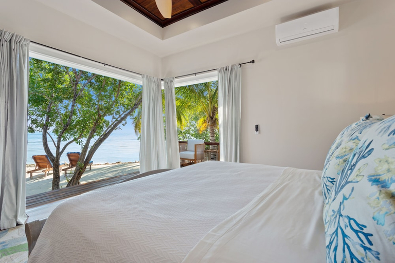Others 5, Hatchet Caye Resort