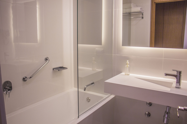 Bathroom 5, Esplendor by Wyndham Asuncion, Asunción