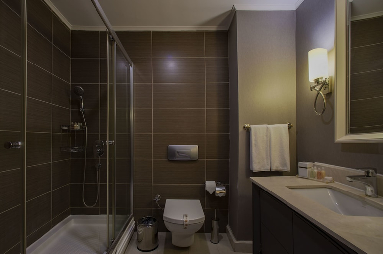 Bathroom 4, Taksim Square Hotel, Beyoğlu