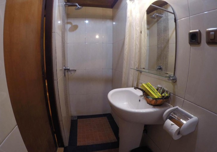 Bathroom, Safari Lodge Hotel, Bogor