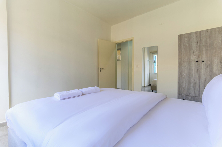 Room 4, Slate - 2Br Apt W Balcony in Mar Mikhael, Beirut