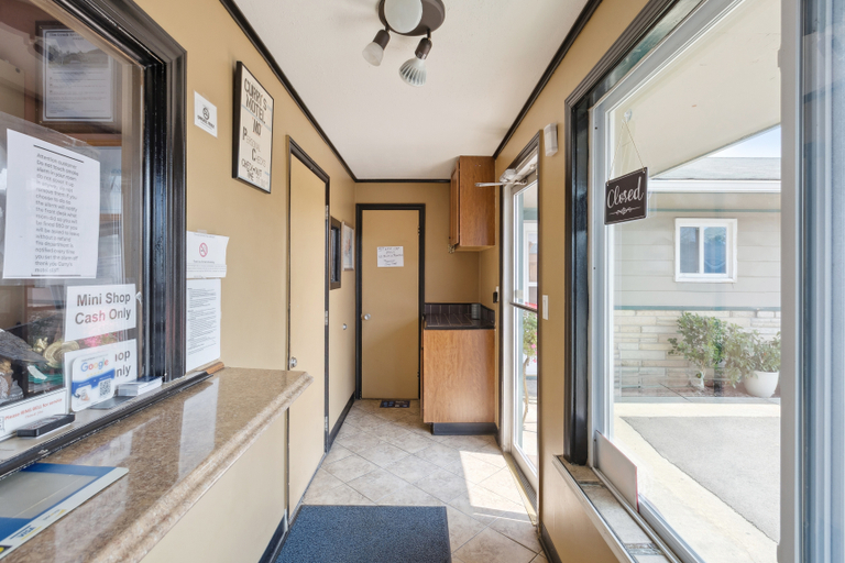 Public Area 2, Curry’s Motel by OYO Saginaw MI, Saginaw