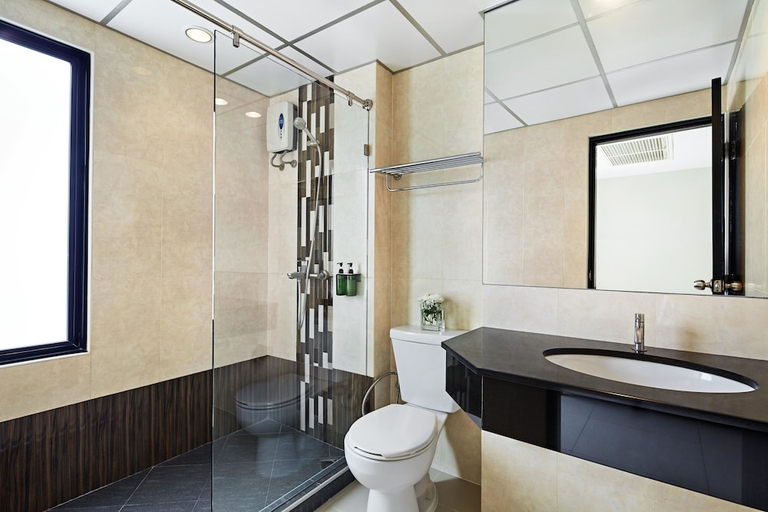 Bathroom 5, Diamond Residence Ratchada Hotel, Huai Kwang
