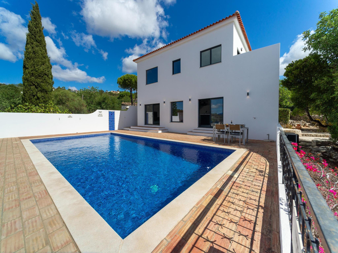 Sport & Beauty 4, Casa O Sonho near Faro with private pool, Faro