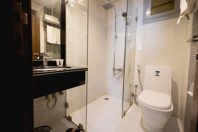 Bathroom 4, Laguna Hotel Suites, Salmiya