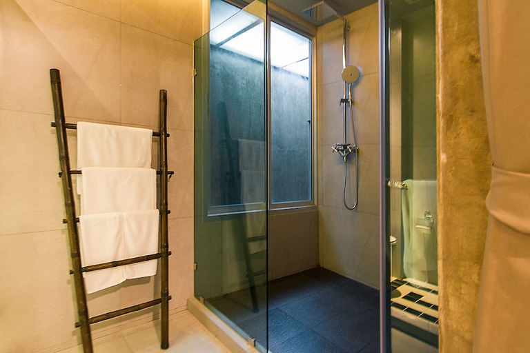 Bathroom 5, Kroque Boutique & Bistro, Muang Chon Buri