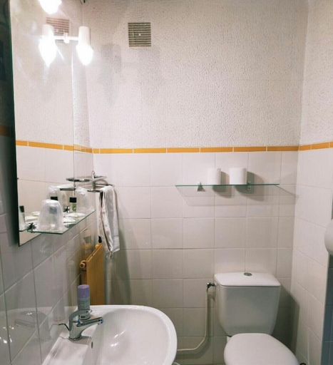 Bathroom 5, Hôtel restaurant l'Eolienne, Seine-Maritime