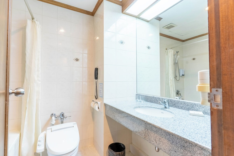 Bathroom 4, St. James Hotel, Khlong Toey