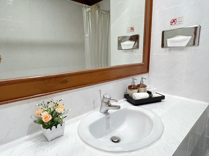 Bathroom 4, The Promenade Bangkok, Khlong Toey