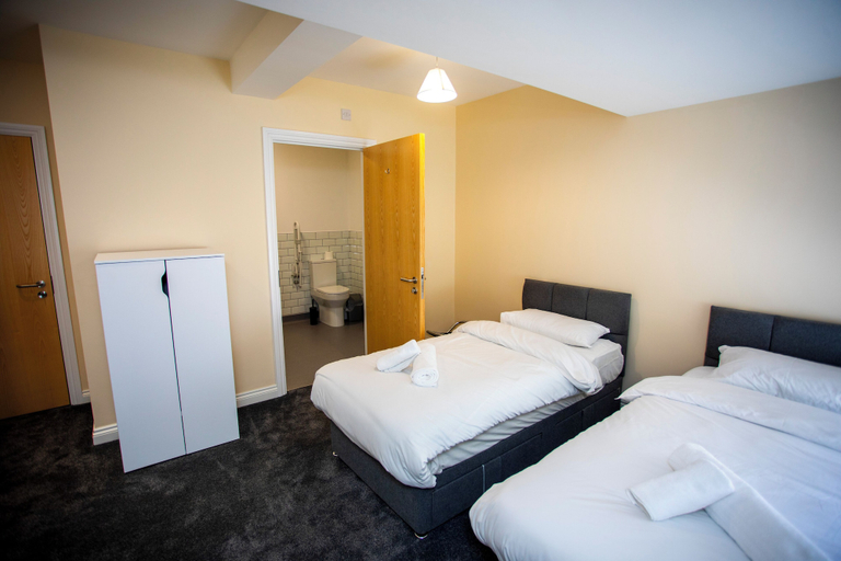 Room 5, Cresselly Inn, Rhondda, Cynon, Taff