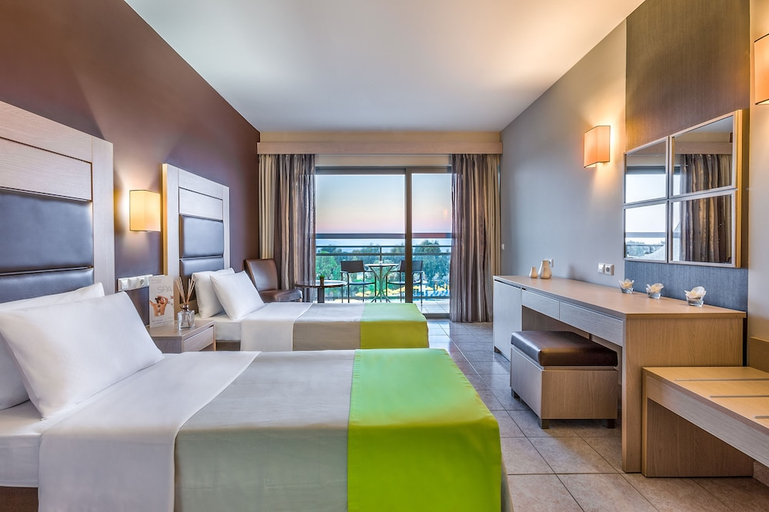 Bedroom 3, Kipriotis Hippocrates Hotel, South Aegean