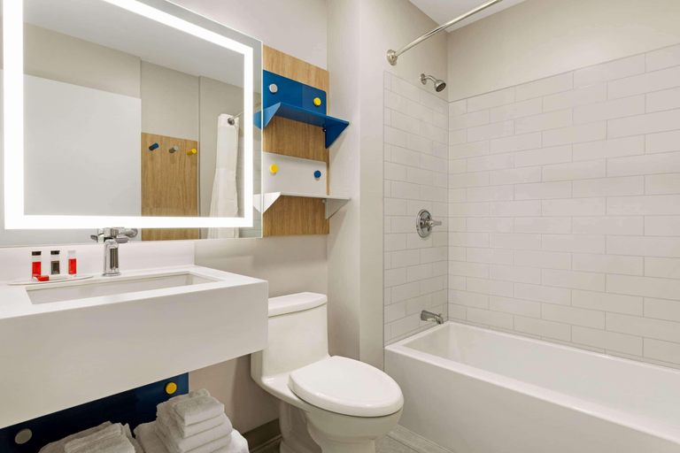 Bathroom 4, Microtel Inn & Suites by Wyndham Lac-Megantic, Le Granit