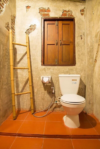 Bathroom 3, Baanchompoo Homestay, Amphawa