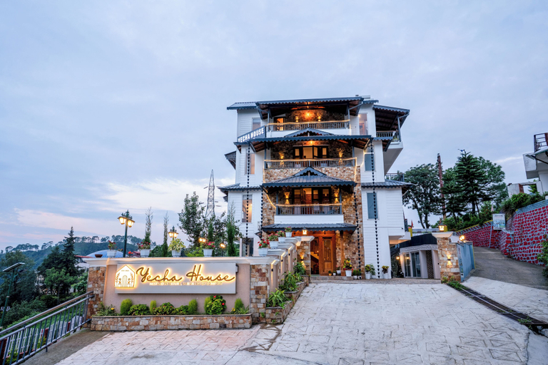 Exterior & Views