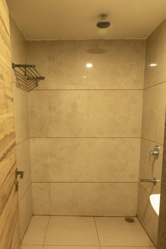 Bathroom 5, Hotel Adarsh Palace, Bhopal