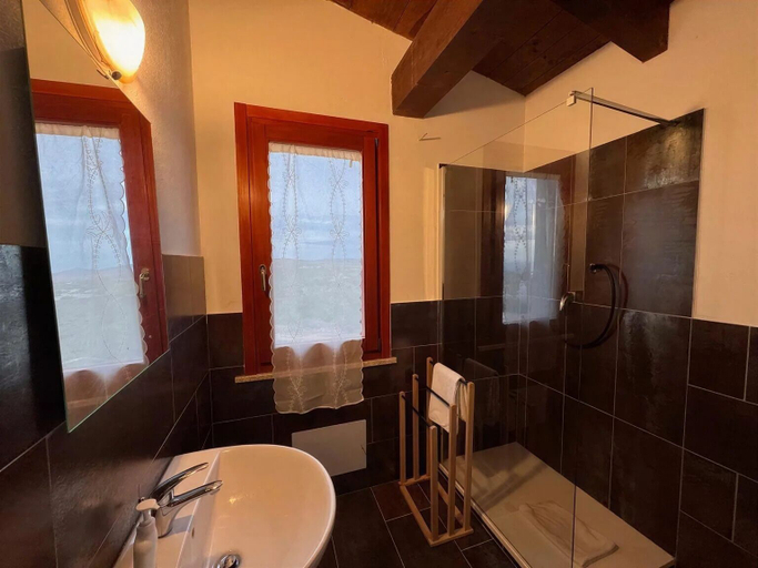 Bathroom 4, Monte allegru, Sassari