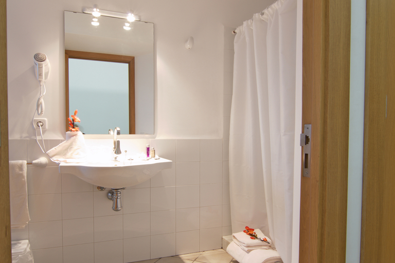 Bathroom 4, Petit Hotel Hostatgeria Sant Salvador, Baleares