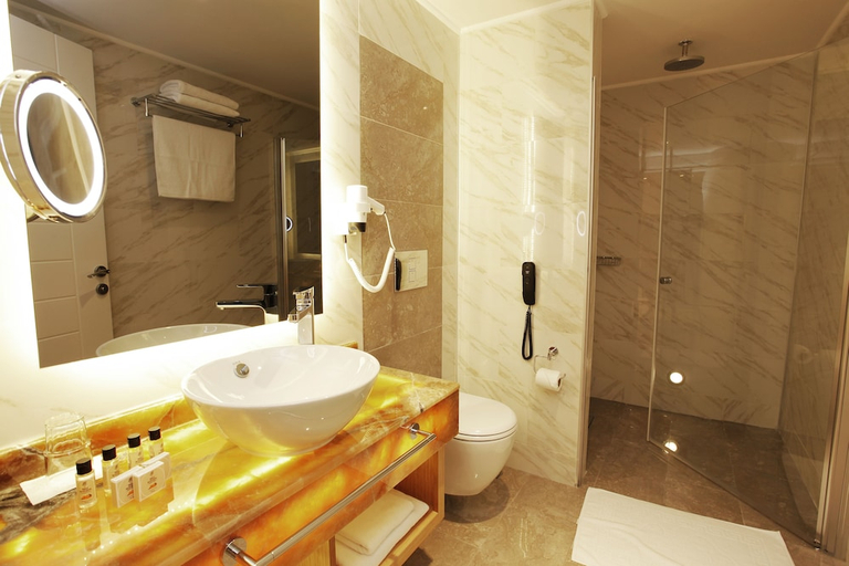Bathroom 5, Kleopatra Suit Hotel, Alanya