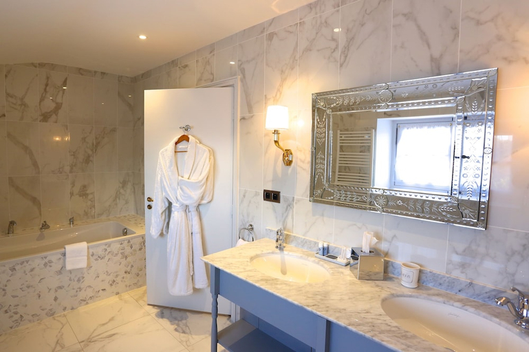 Bathroom 3, CHATEAU DE DRUDAS, Haute-Garonne