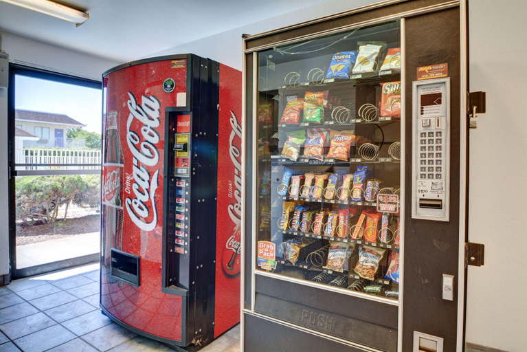 Food & Drinks 5, Motel 6 Windsor Locks, CT - Hartford, Hartford