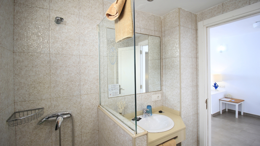 Bathroom 5, Neptuno Suites, Las Palmas