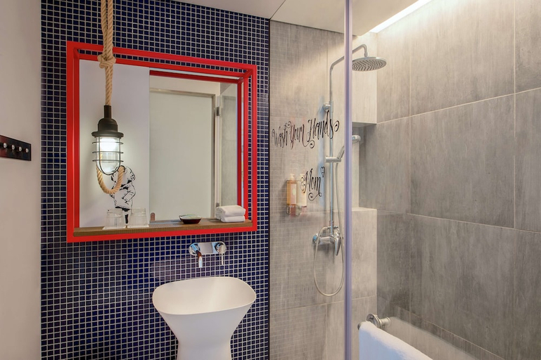 Bathroom 4, Hampton by Hilton Dubai Al Seef, Dubai