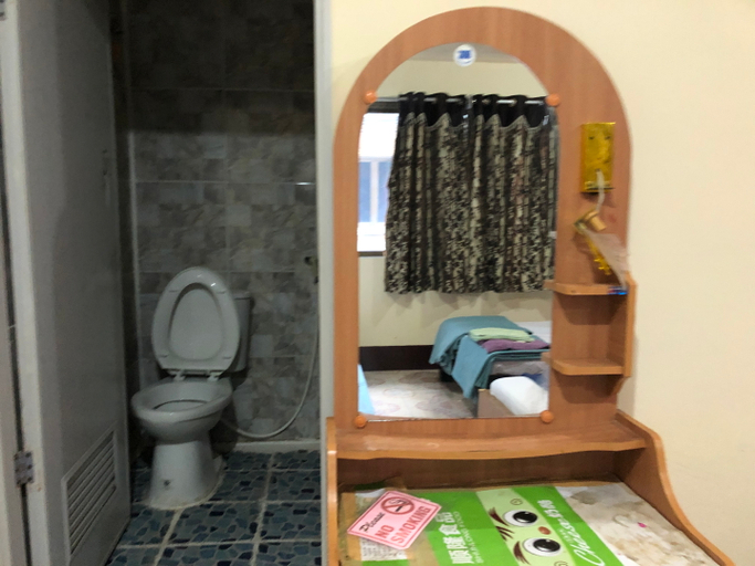 Bathroom 3, Paris in bangkok, Ratchathewi
