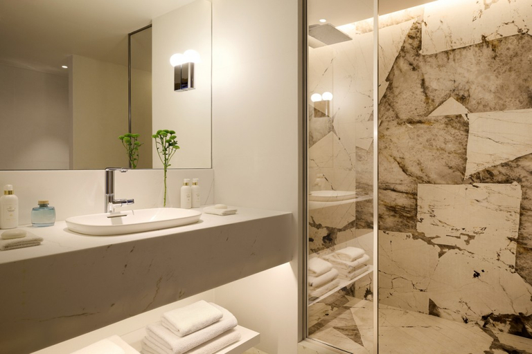 Bathroom 5, The Roc Club, A Hotel to Live®, Attica