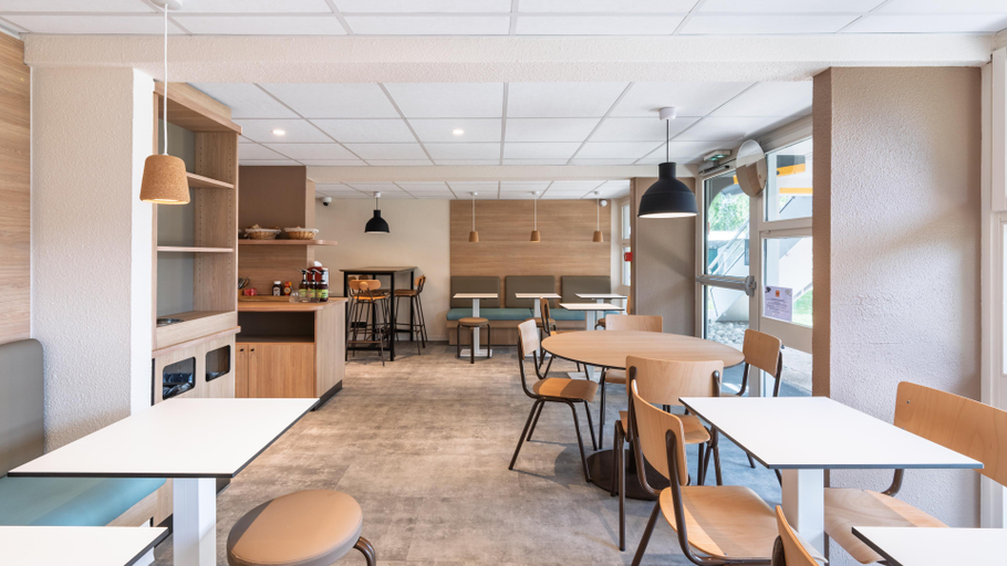 Food & Drinks 4, Premiere Classe Bourges (6 kms du centre-ville), Cher