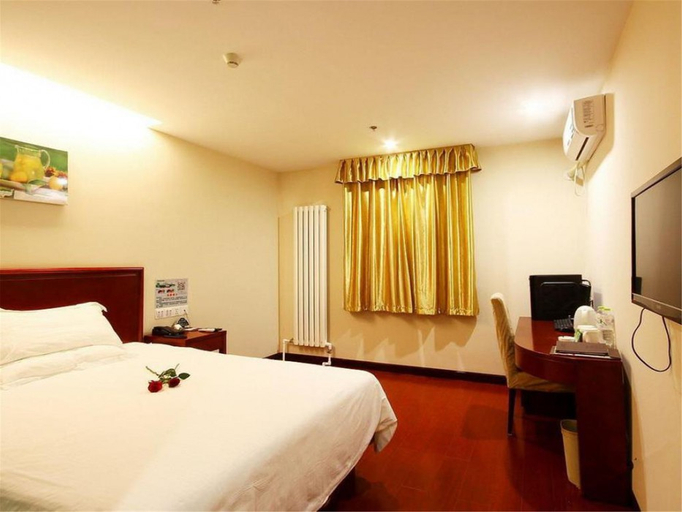 Bedroom 2, Greentree Inn Tianjin Xiqing Development Zone Renrenle Square Express Hotel, Tianjin