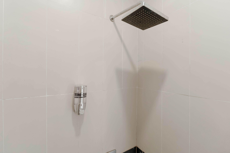 Bathroom 3, RedDoorz near Exit Toll Bogor, Bogor