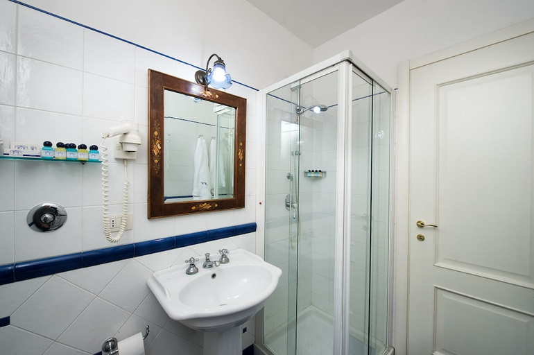 Bathroom 4, Chiaja Hotel de Charme, Napoli