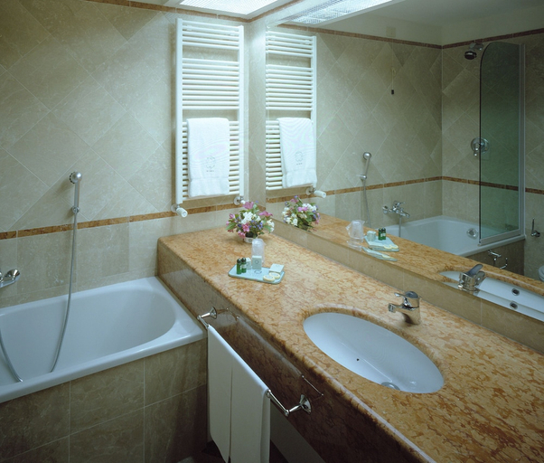 Bathroom 4, Sangallo Palace, Perugia