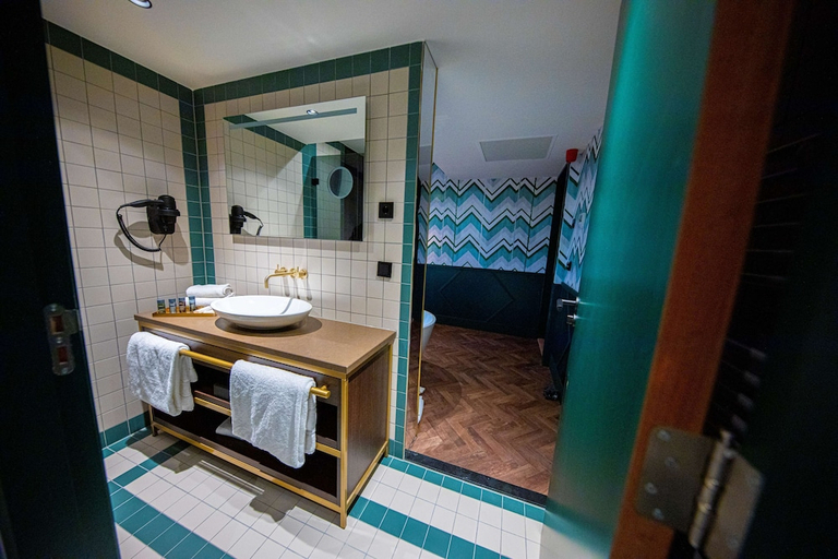 Bathroom 3, Hotel Haarhuis, Arnhem