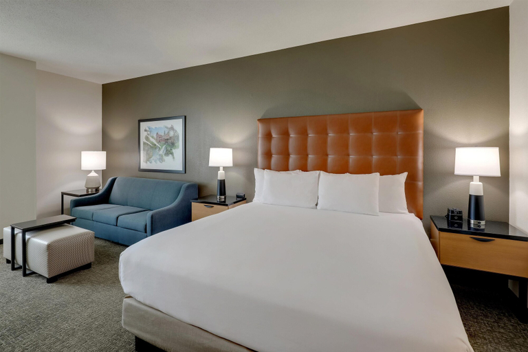 Bedroom 3, Drury Inn & Suites Dayton North, Montgomery