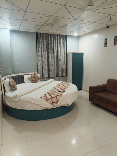 Room 4, Hotel Dev Palace, Ahmadabad