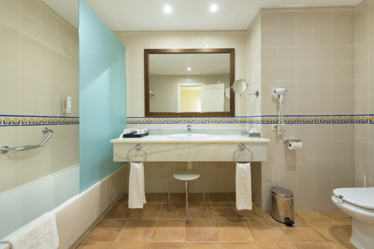 Bathroom 4, Fuerte Conil Resort, Cádiz
