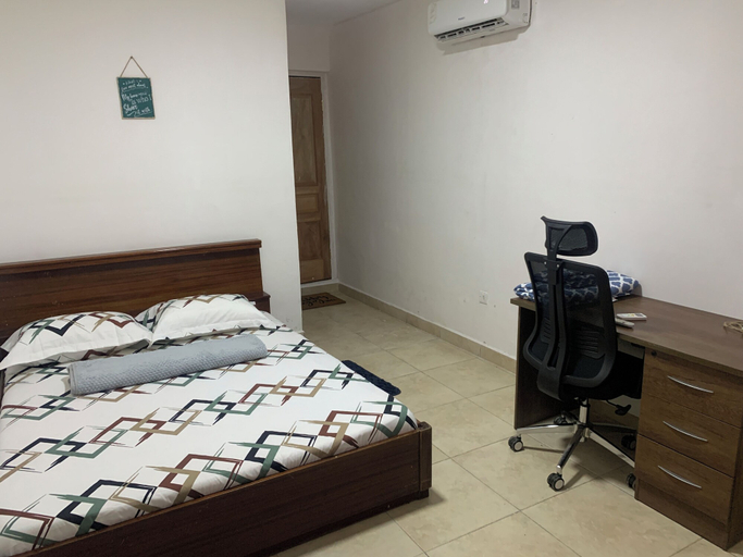 Room 5, CHAPEL HILL ONE-BEDROOM APARTMENT, Shama Ahanta East