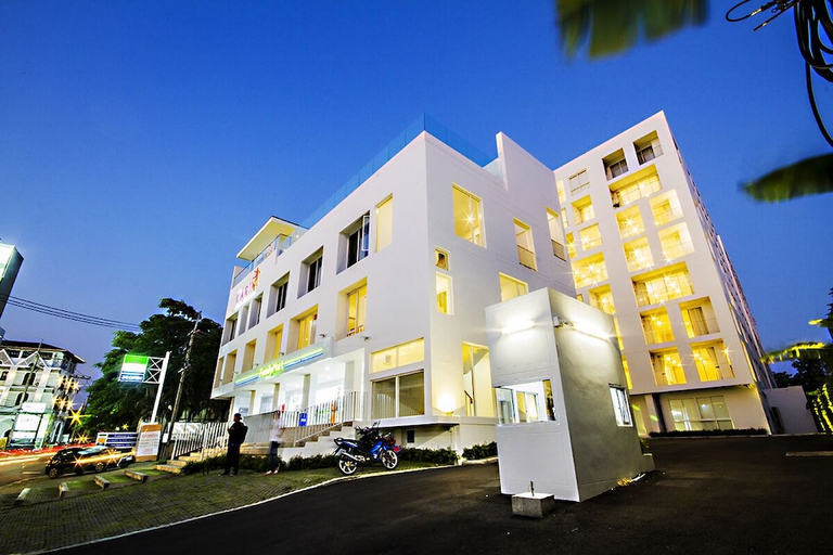 Exterior & Views