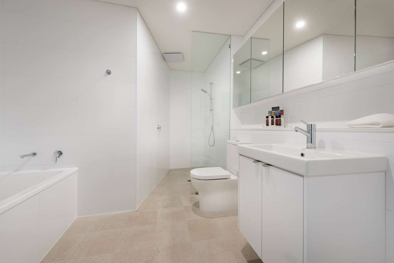 Bathroom 3, Ramada by Wyndham VetroBlu Scarborough Beach, Stirling