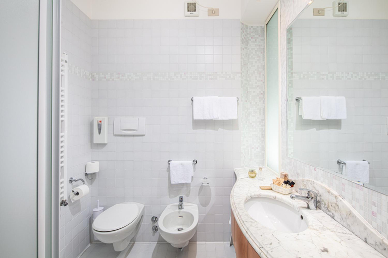 Bathroom 5, Hotel Park, Udine