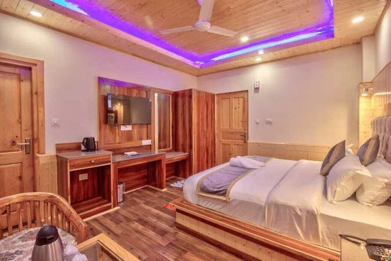 Room 5, OnlyStay Surya Mall Road Manali, Kullu