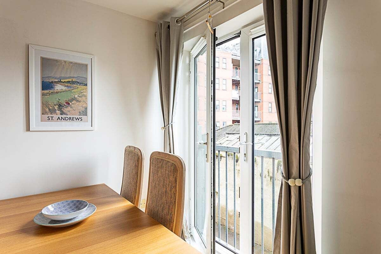 Others 5, Bright Flat in Historic Whitechapel, London