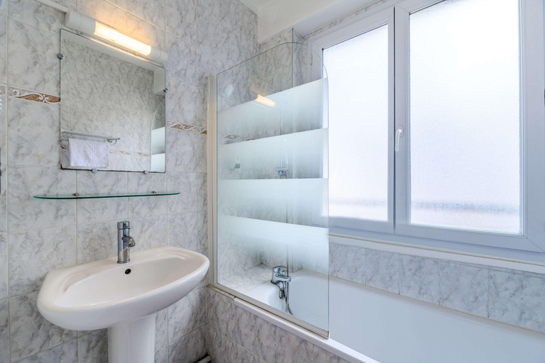 Bathroom 5, Comfort Hotel Alba Rouen, Seine-Maritime