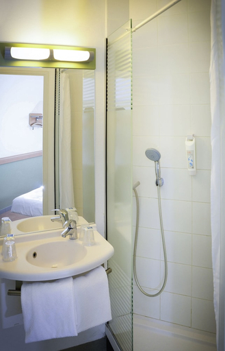 Bathroom 4, Greet Hotel, Haute-Savoie