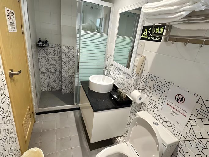 Bathroom 5, Pensao Elegante, Macao
