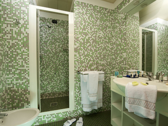 Bathroom 3, Castagna Palace Hotel & Restaurant, Vicenza