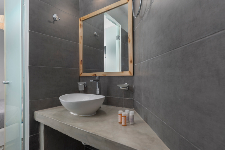 Bathroom 4, Gizis Cliffside Suites, South Aegean